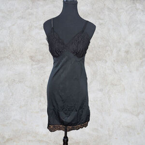 Vintage Val Mode Black Lace Embroidered Full Slip S Goth 80s 34